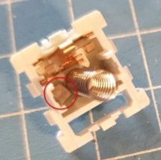 Bottom housing damped